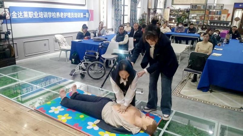 嵌入式养老机构日间照料流程揭秘：如何让失能老人享受专业照护**