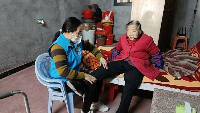 养老护理员与护工：职责差异与职业发展之路